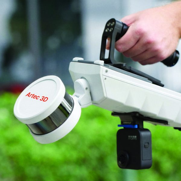 Artec-Jet-3d-scanner-use-case-walk-with-handle